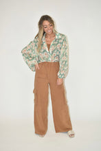 Load image into Gallery viewer, Green Floral Blouse
