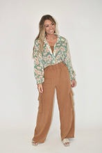 Load image into Gallery viewer, Green Floral Blouse
