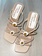 Load image into Gallery viewer, Daisy Heel
