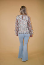 Load image into Gallery viewer, Ivory Tiered Sleeve Blouse
