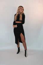 Load image into Gallery viewer, Pleated Sweater Skirt with Slit
