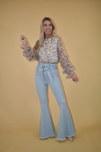 Load image into Gallery viewer, Ivory Tiered Sleeve Blouse
