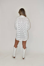 Load image into Gallery viewer, White Crinkle Button Down

