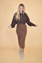 Load image into Gallery viewer, Chocolate Cropped Knit Sweater
