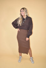 Load image into Gallery viewer, Chocolate Cropped Knit Sweater
