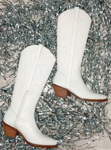 Load image into Gallery viewer, Matisse White Agency Western Boots
