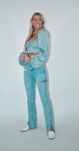 Load image into Gallery viewer, Sage Puff Long Sleeve Crop Top
