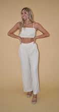 Load image into Gallery viewer, French Vanilla Linen Blend Bubble Crop Top
