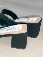 Load image into Gallery viewer, Black Heeled Sandal
