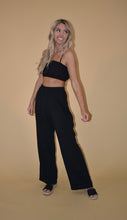 Load image into Gallery viewer, Black Linen Blend Bubble Crop Top
