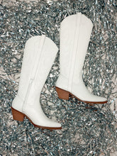 Load image into Gallery viewer, Matisse White Agency Western Boots
