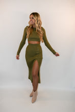 Load image into Gallery viewer, Pleated Sweater Skirt with Slit
